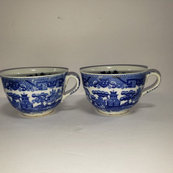 Vintage Set of 2 Blue Willow Porcelain Tea Cups Made in Japan - Picture 2 of 10